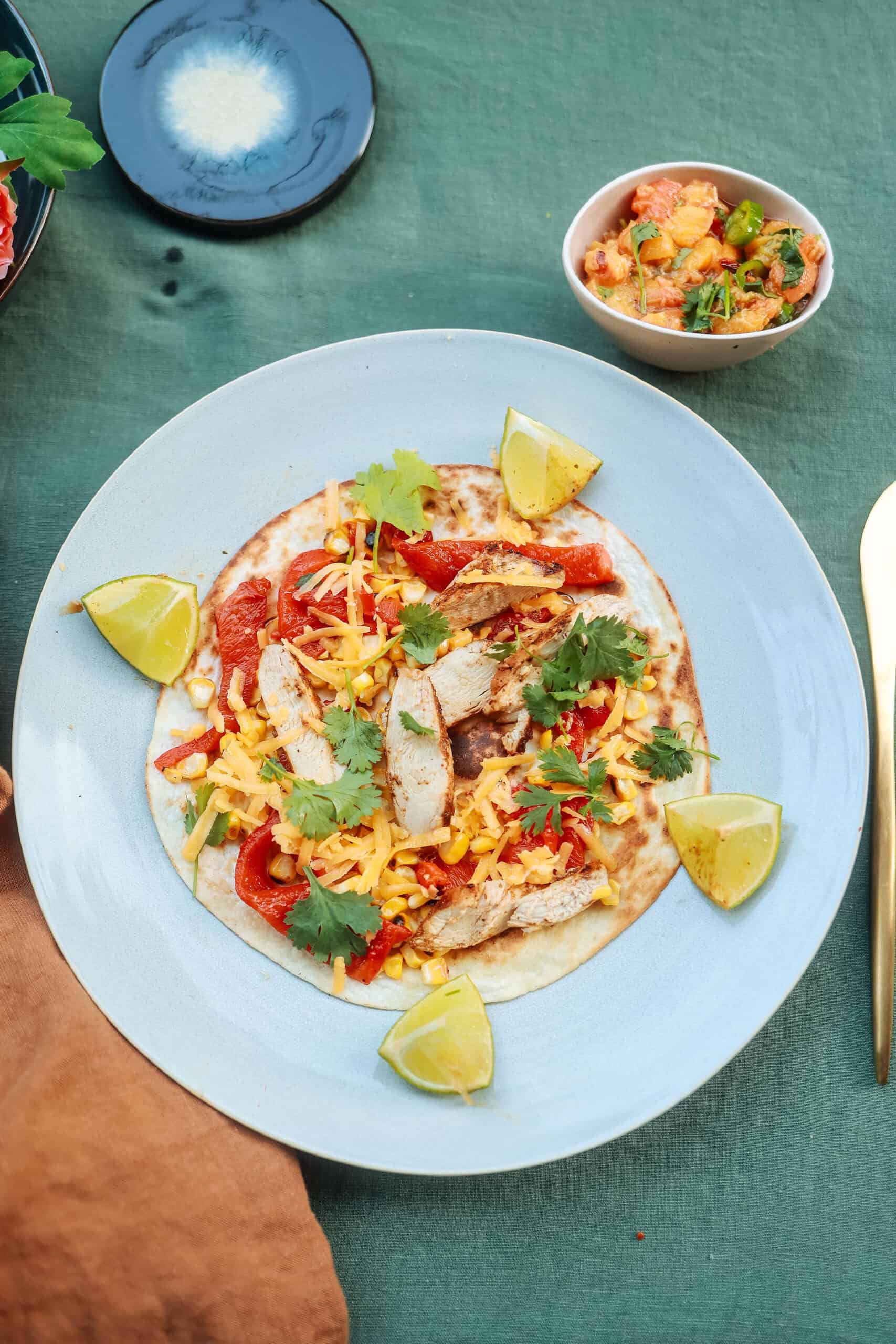 Csirkés taco grillezettbarack-salsával