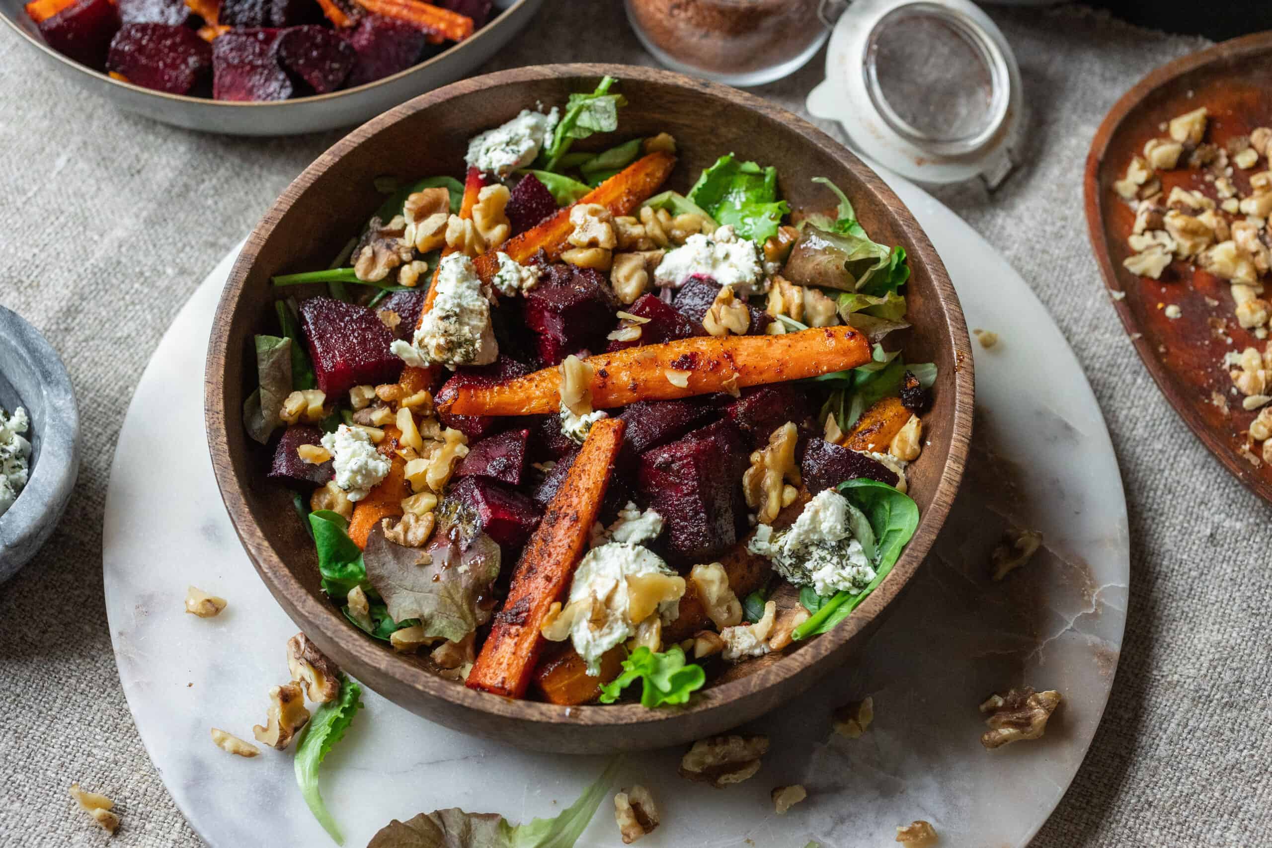 Kávés sültcékla-saláta kecskesajttal