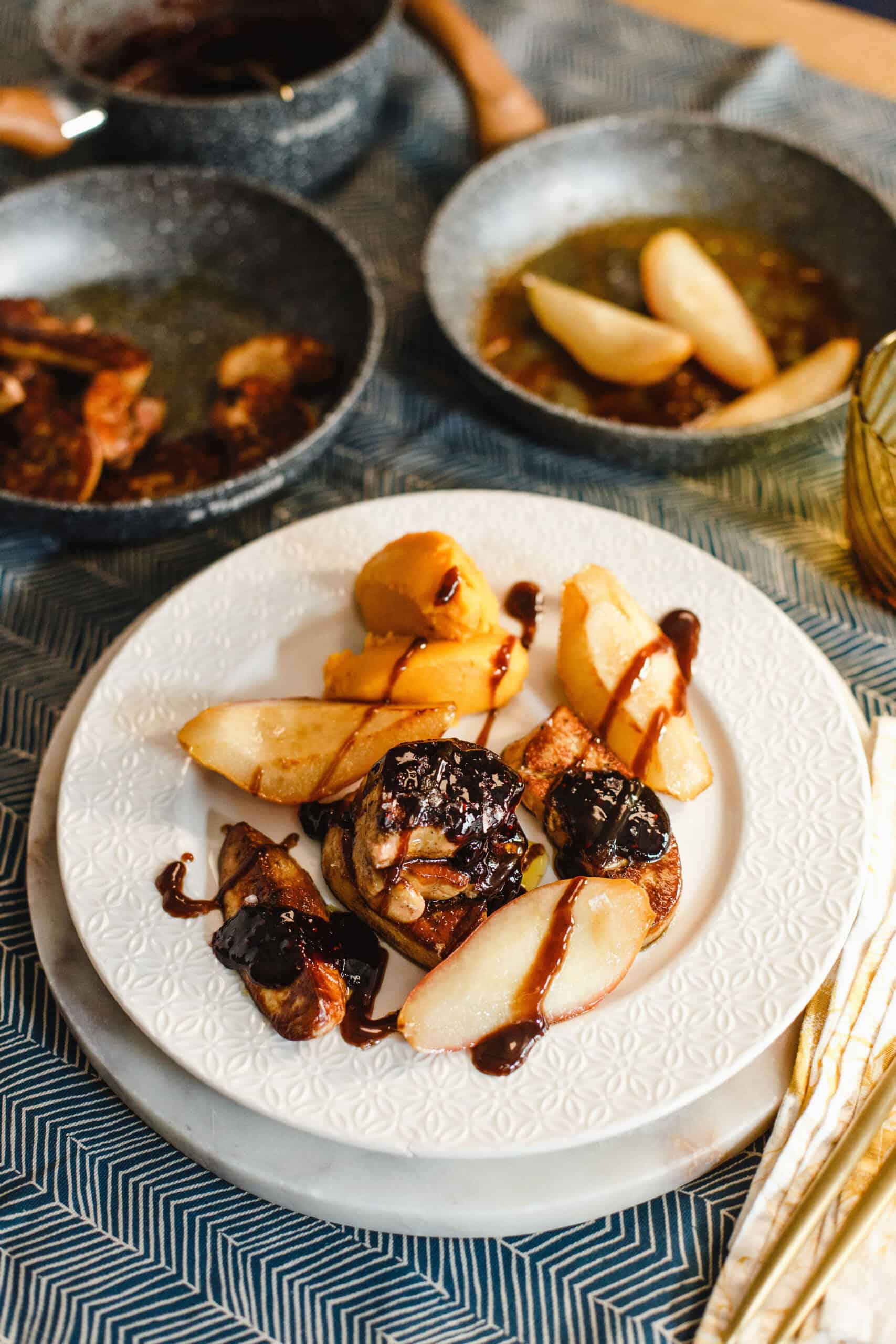 Serpenyős libamáj körtével