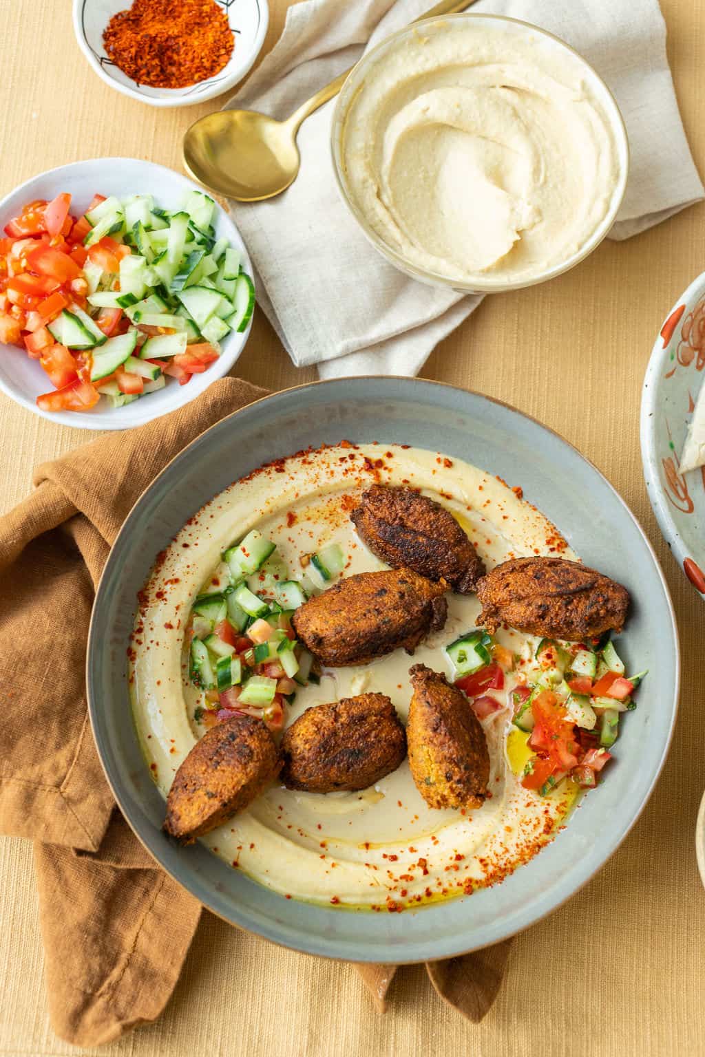 Házi falafel-tál hummusszal