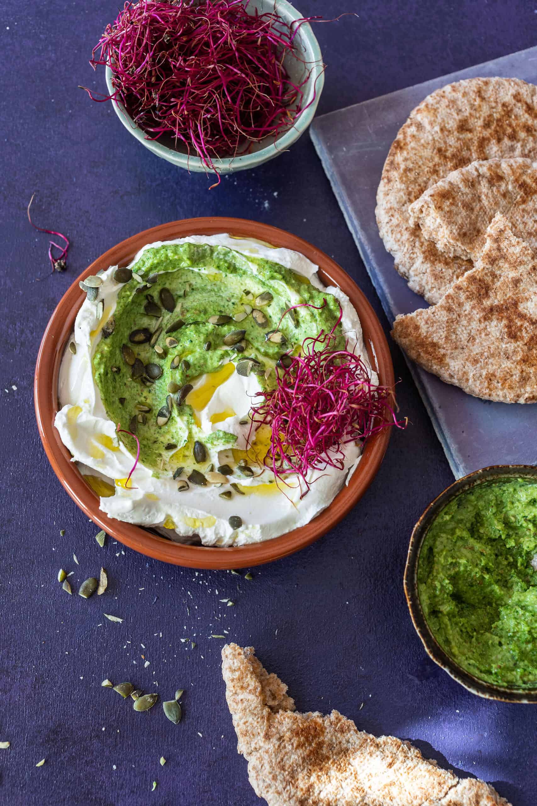 Labneh, azaz joghurtsajt medvehagymapestóval