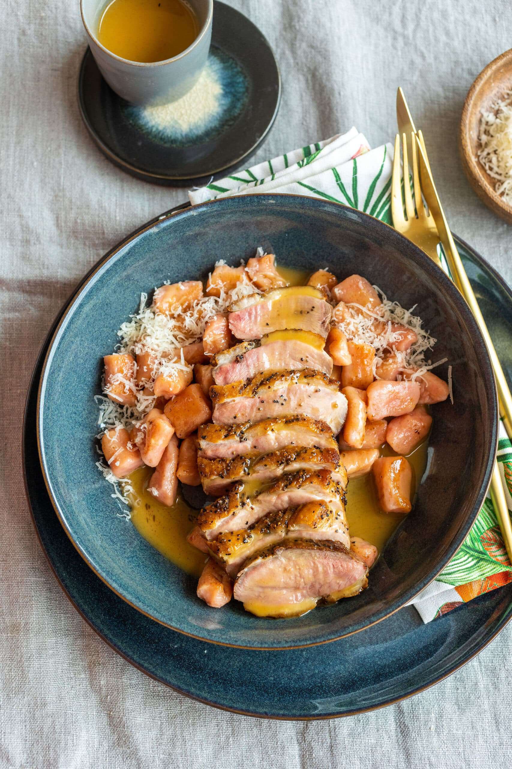 Céklás gnocchi libamellel és narancsmártással