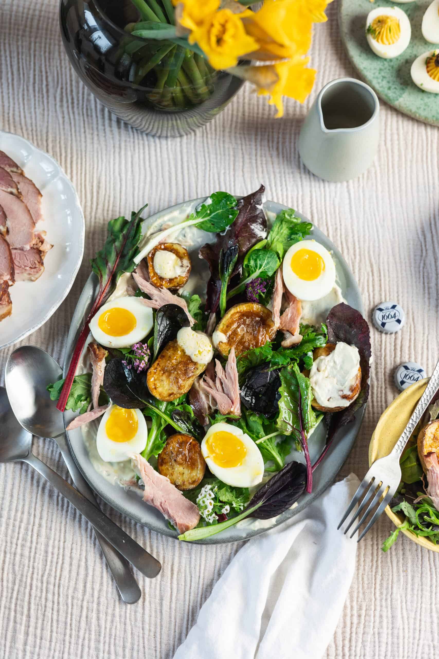 Tavaszi saláta tépett sonkával