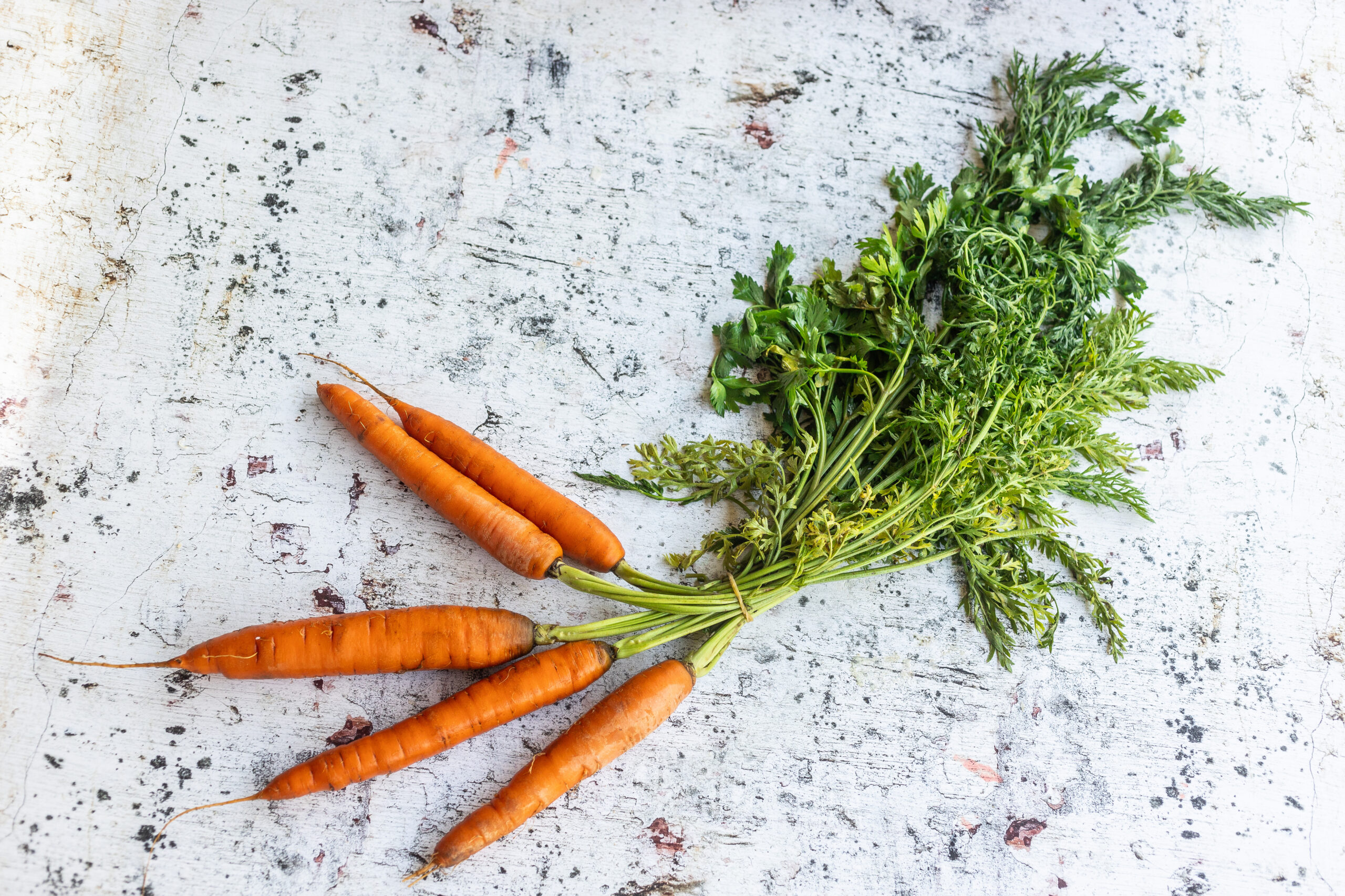 Ezért tartsuk meg a sárgarépa zöldjét