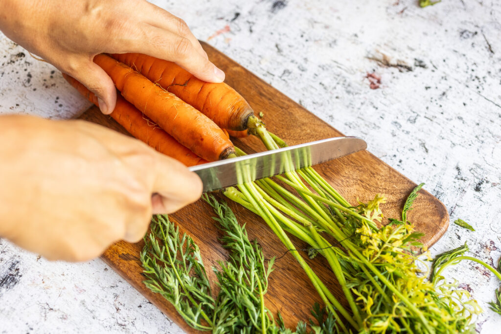 Ezért tartsuk meg a sárgarépa zöldjét
