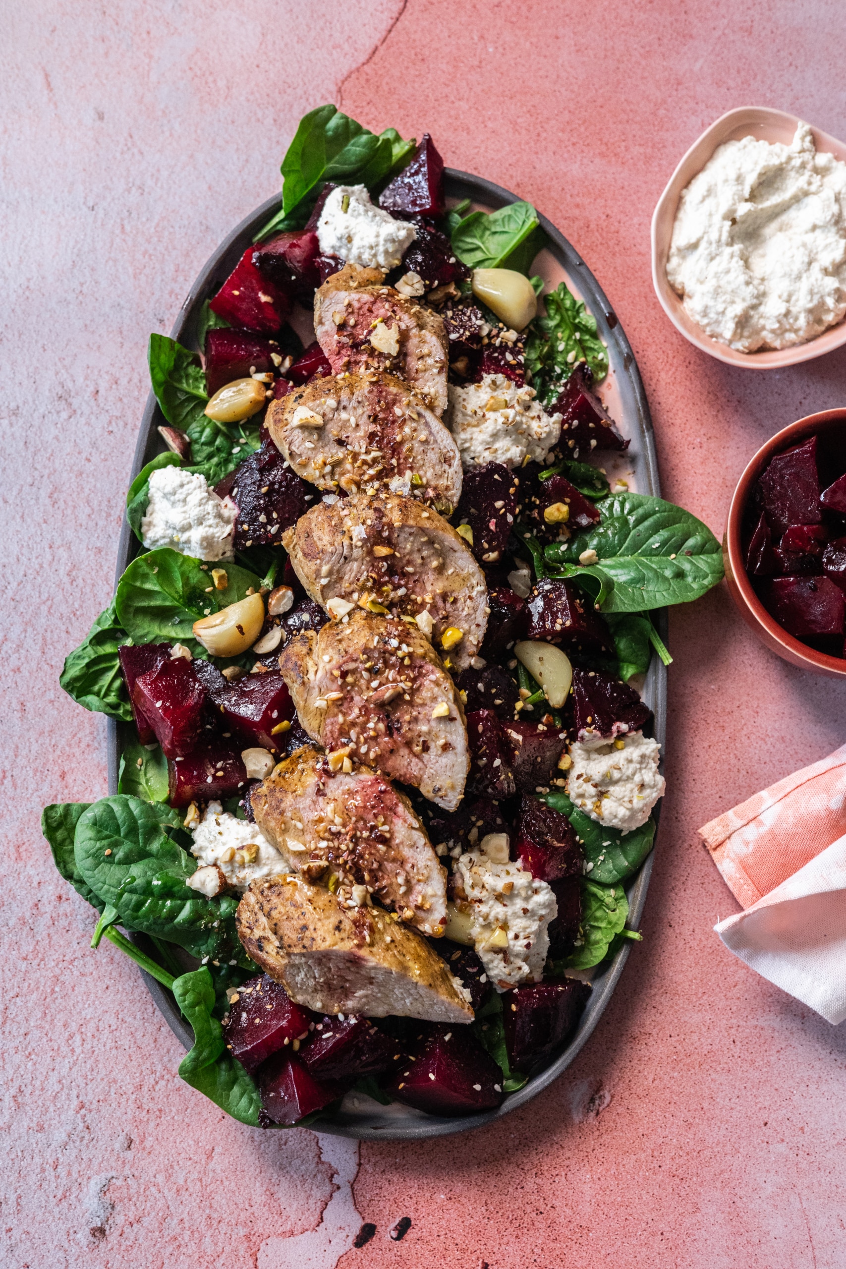 Céklasaláta sertésszűzzel és tormakrémmel