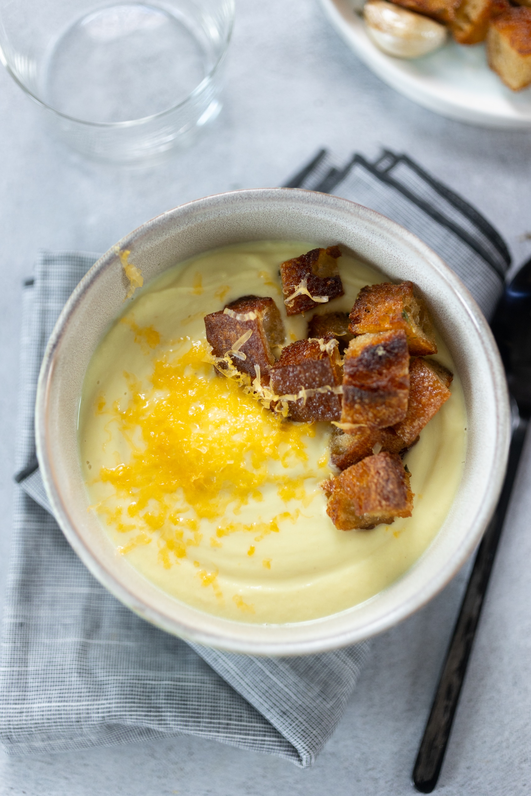 Sajtos-kesudiós karfiolkrémleves