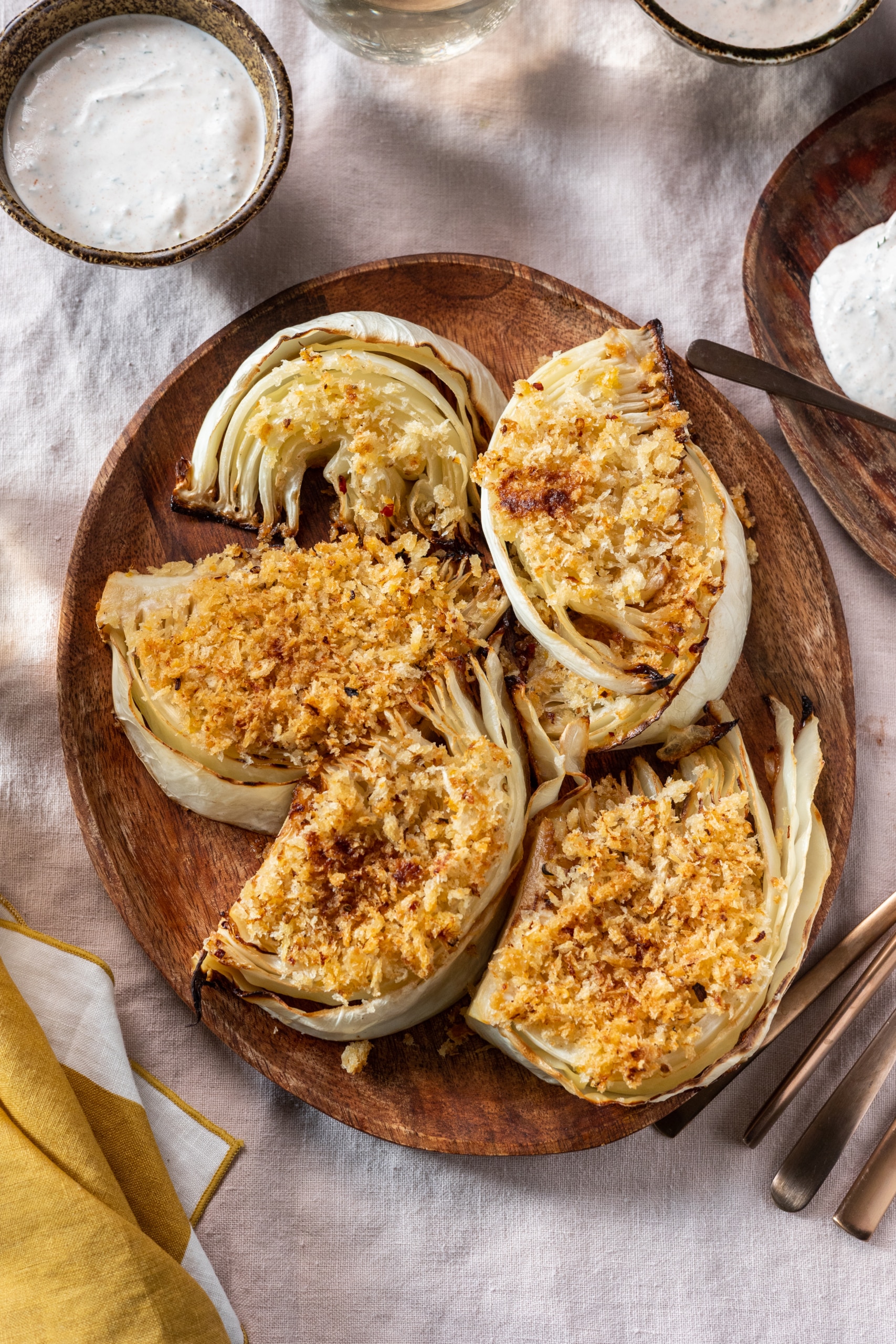 Sült káposzta fűszeres morzsával