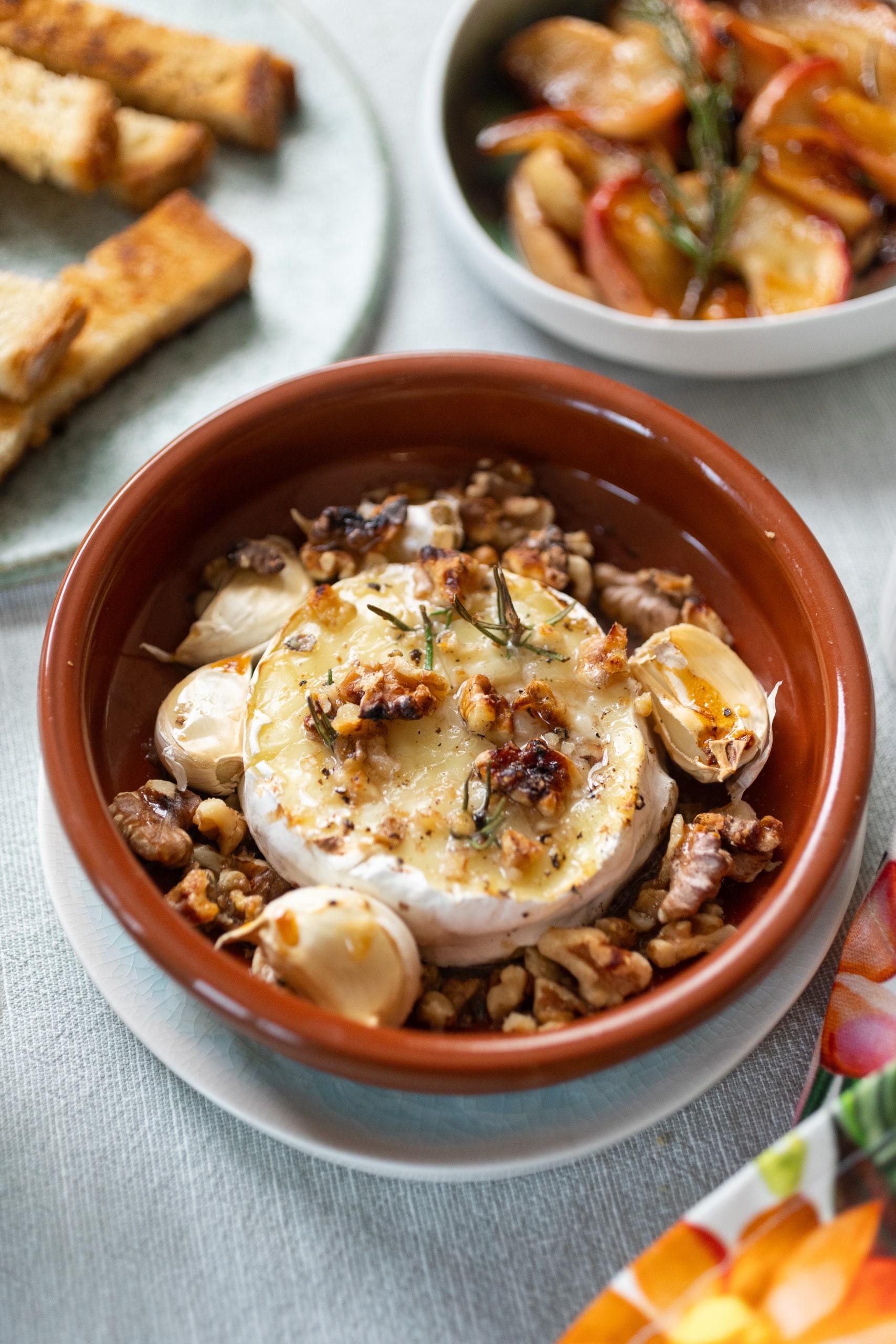 Sült camembert rozmaringos almával