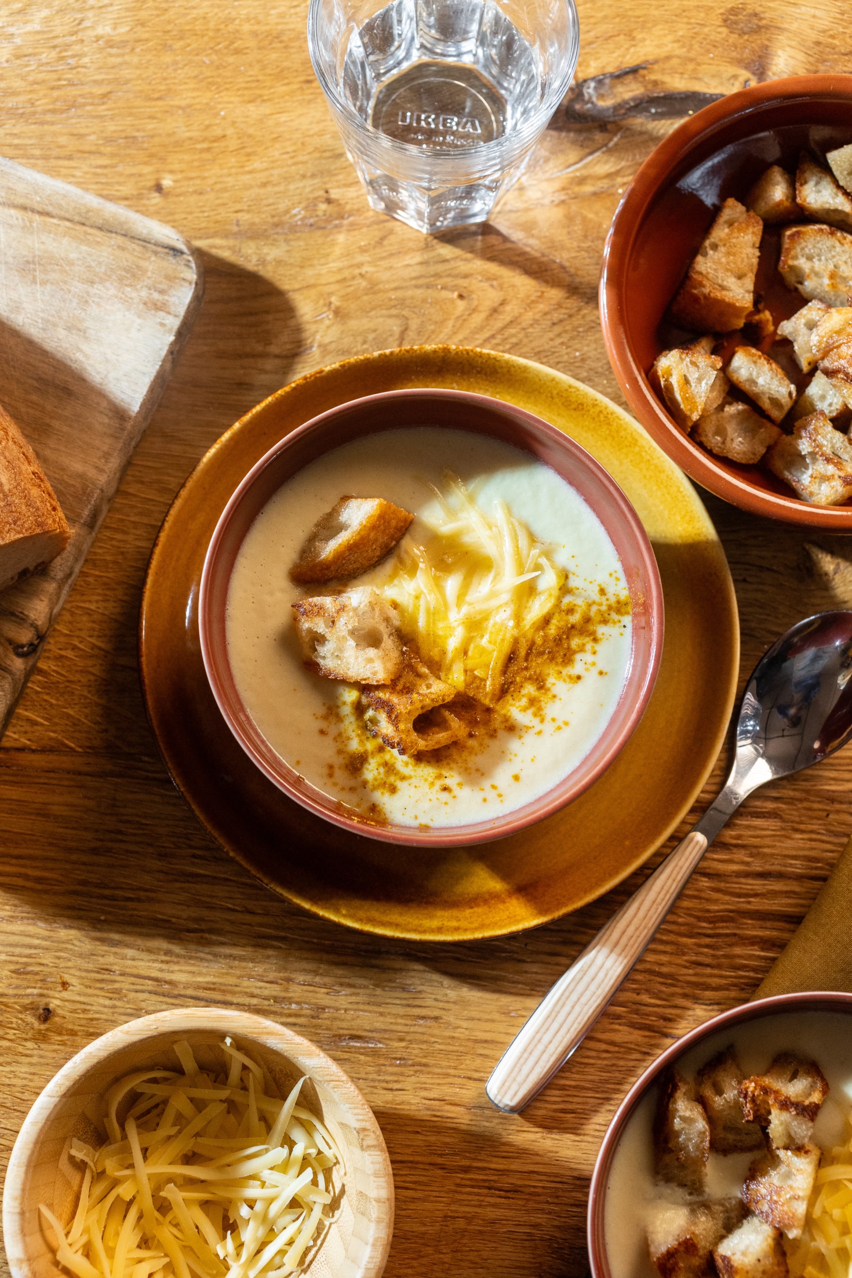 Currys-mandulás zellerkrémleves