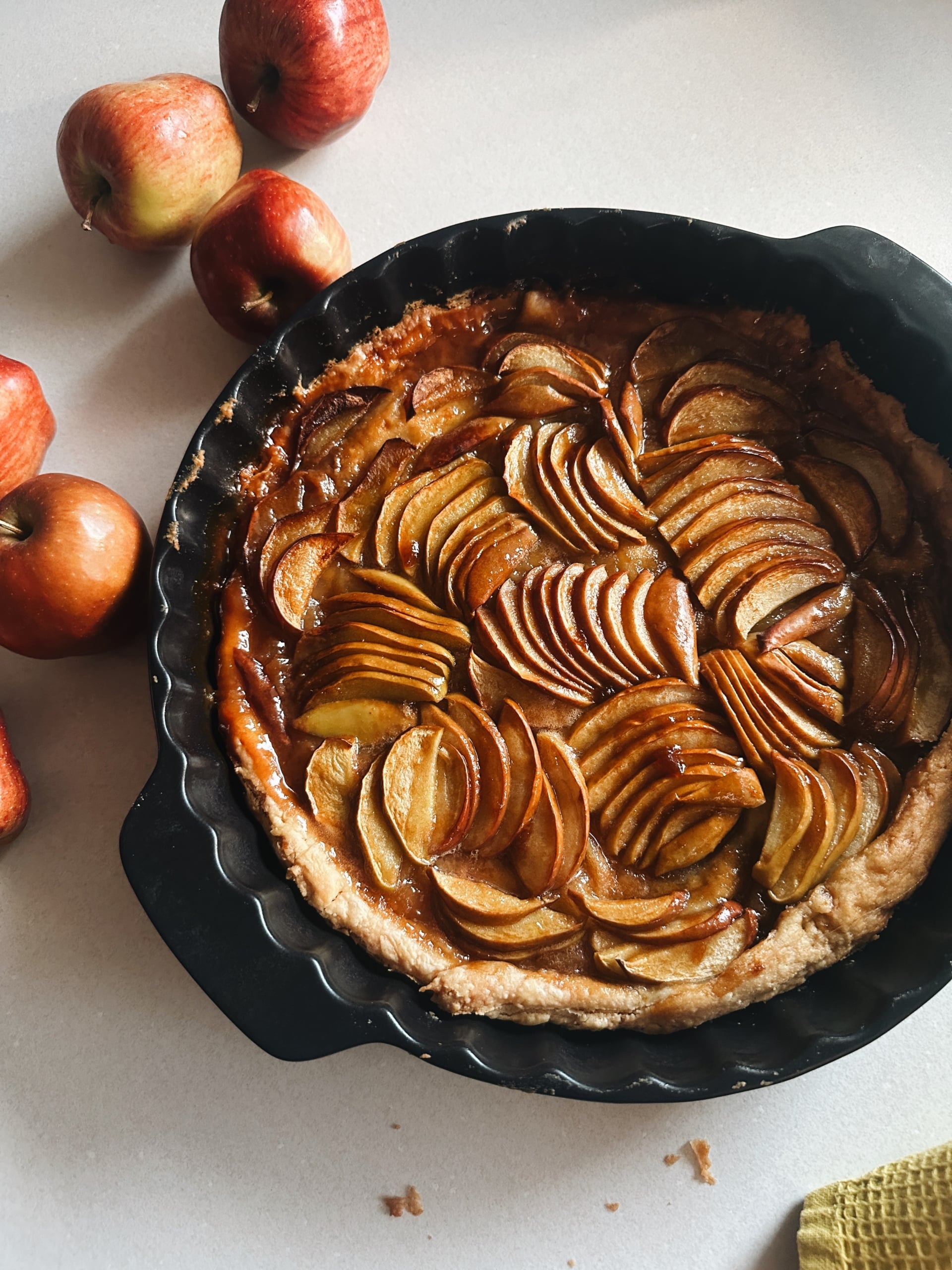 Sós karamelles almatarte