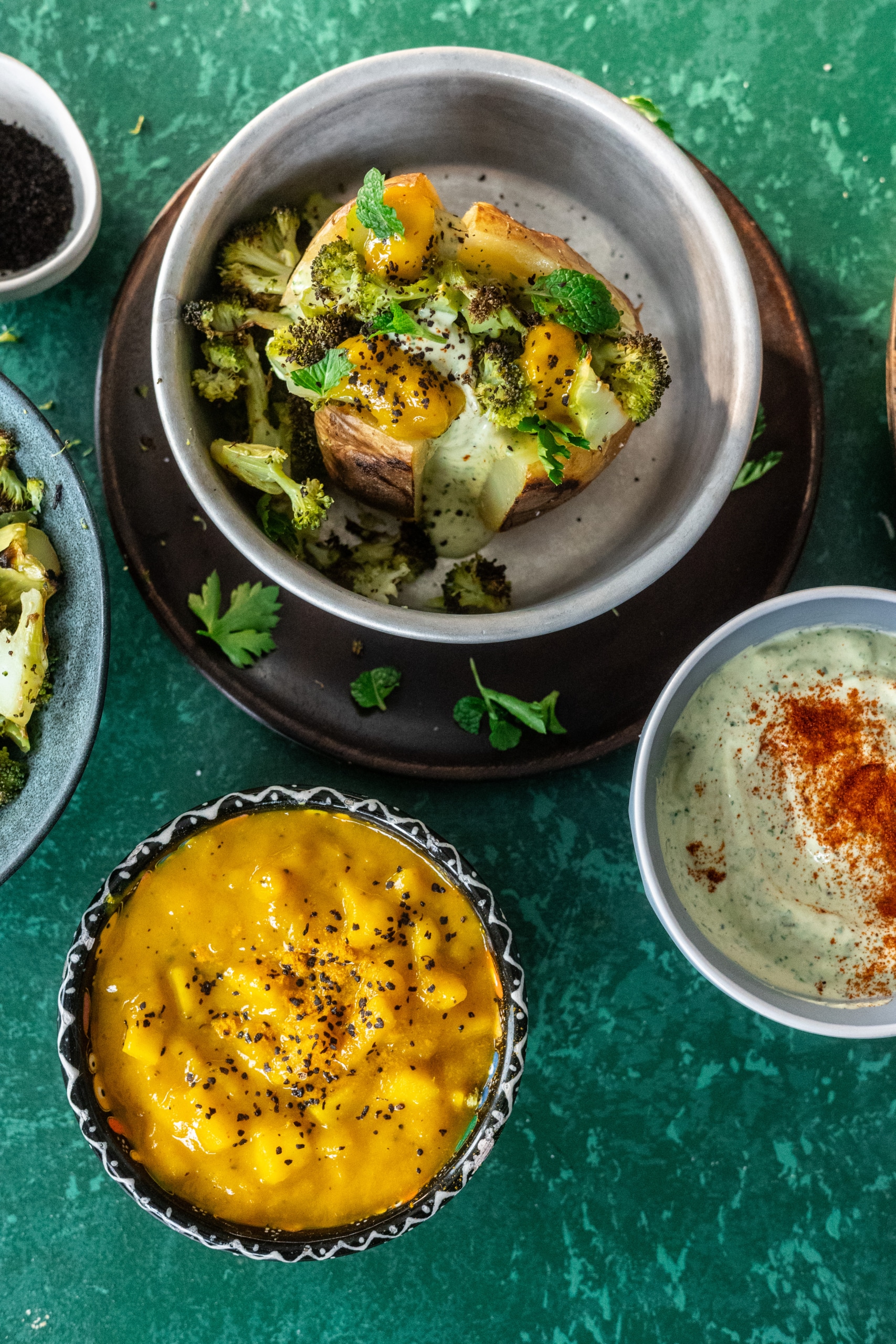 Héjában sült krumpli kétféle szósszal