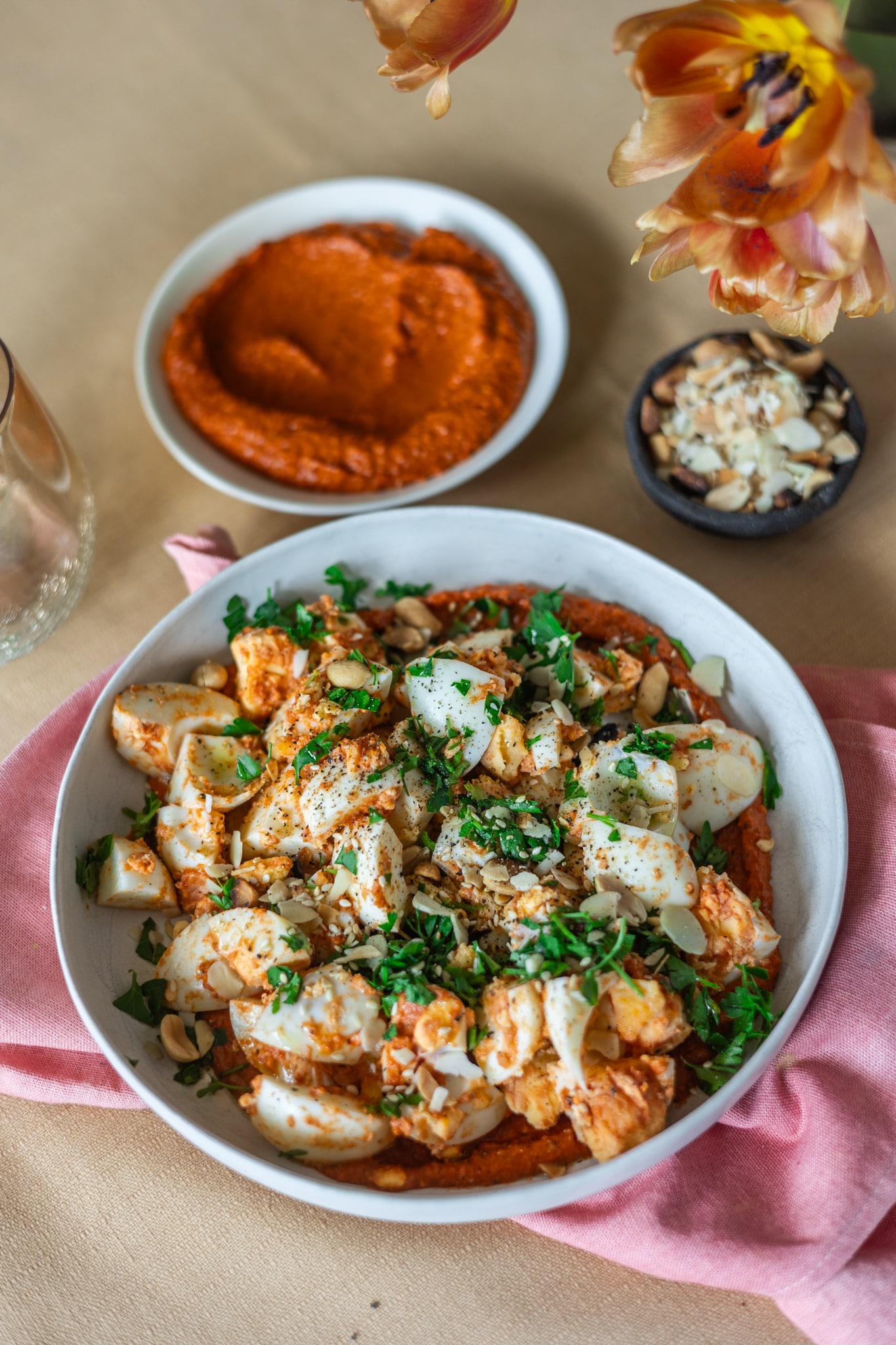 Tojássaláta romesco szószban