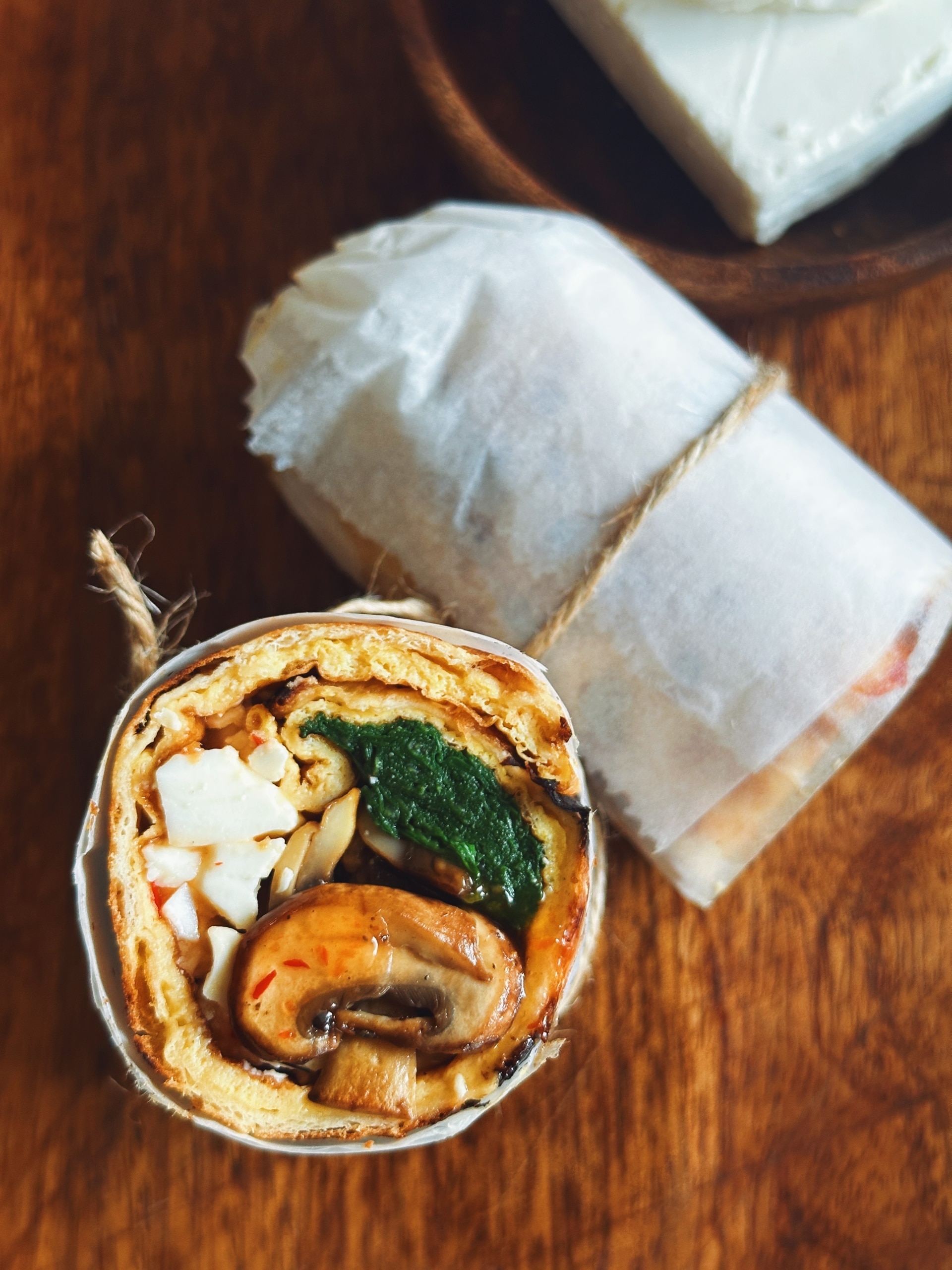 Tojásos-gombás reggeli wrap fetával és spenóttal