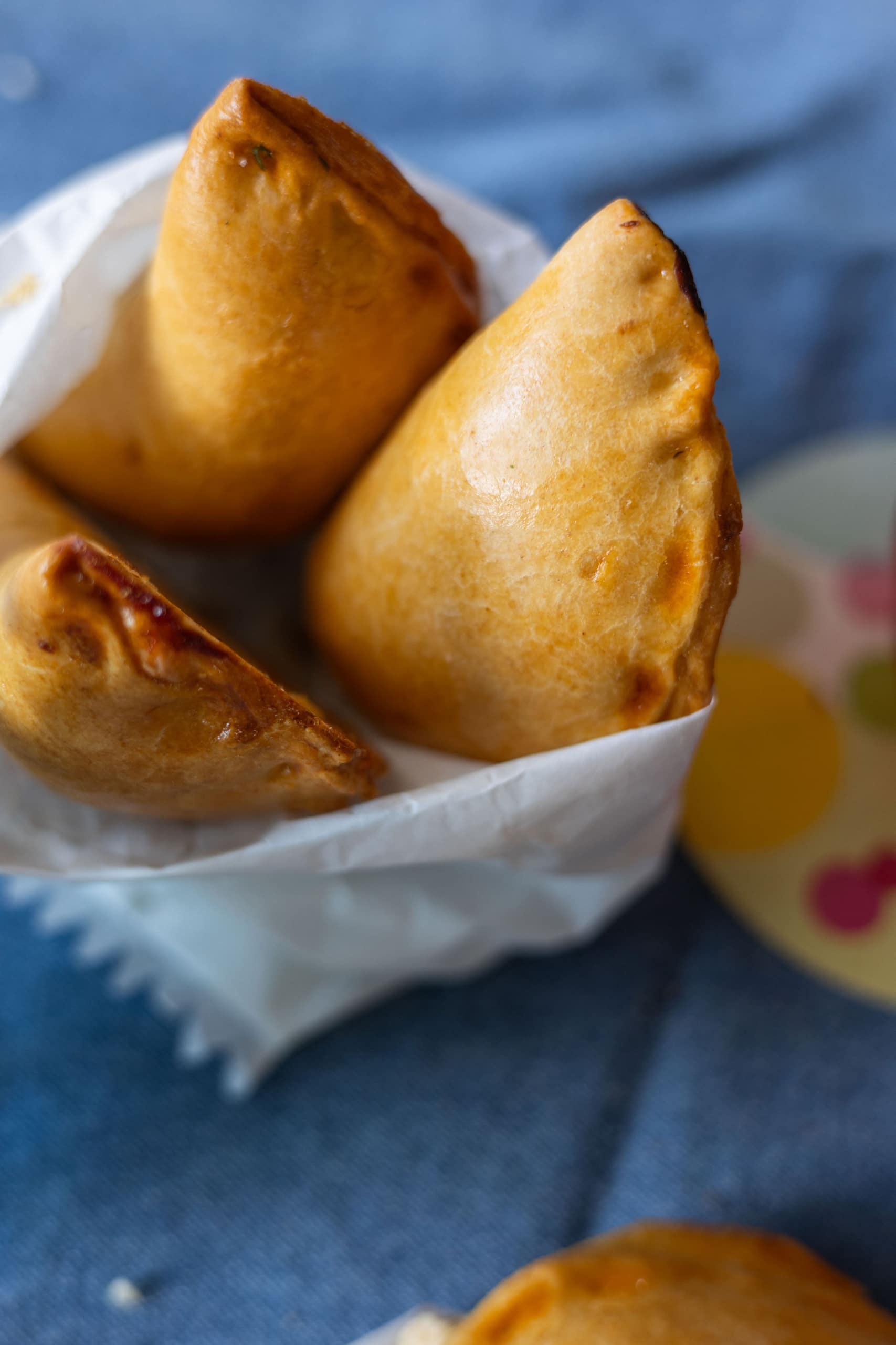 Sajtos-csirkés, fetás-kukoricás empanada