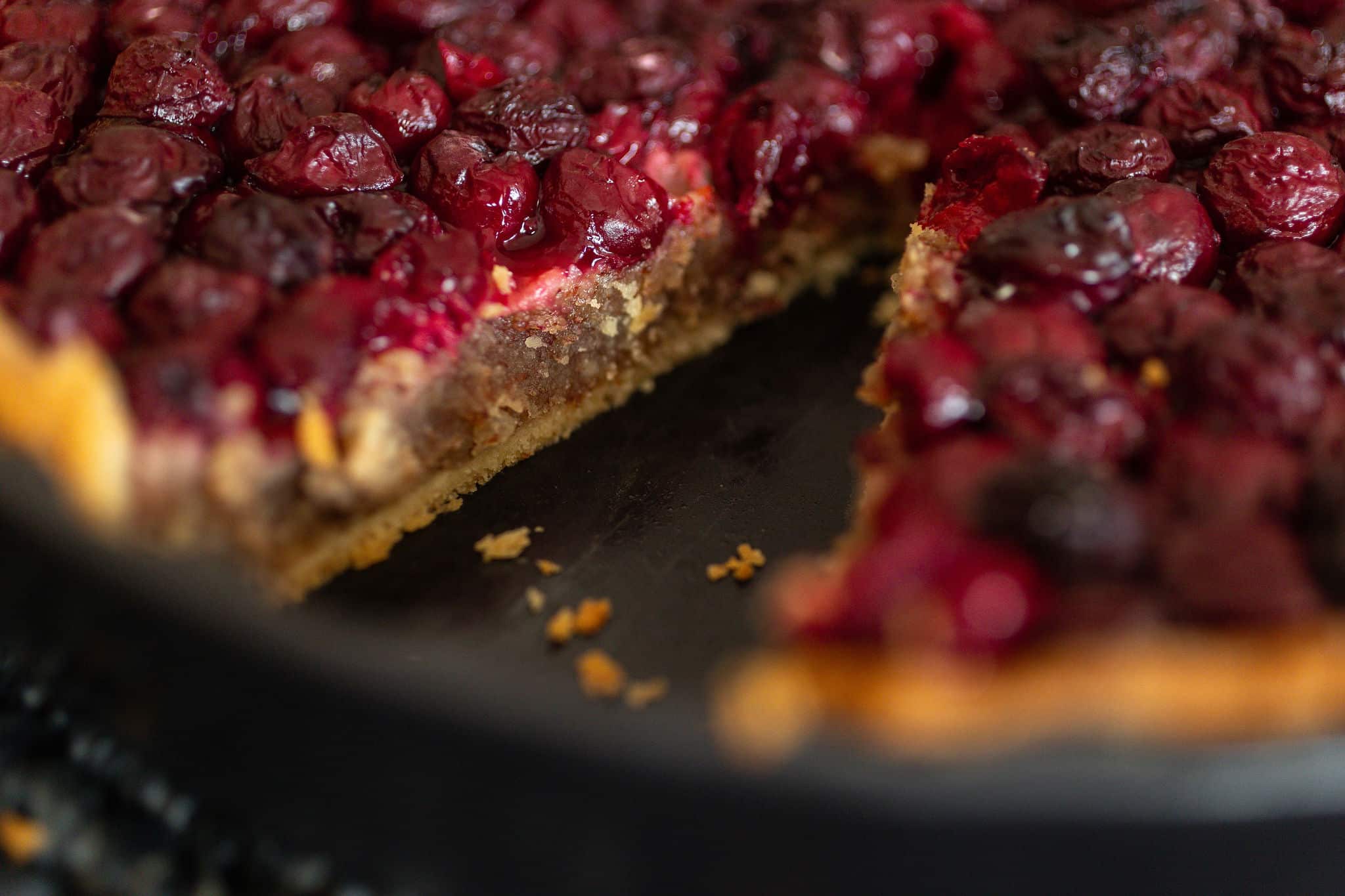 Meggyes pite mandulás frangipán krémmel